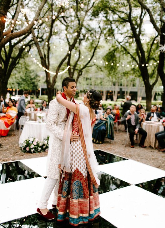 center-stage-floors-tx-fall-outdoor-wedding-img2